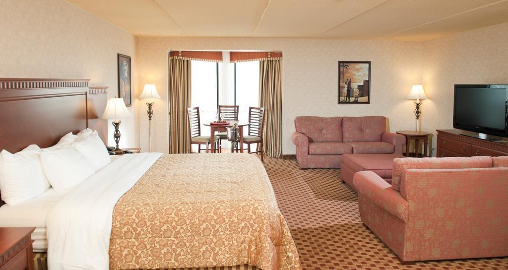 Quality Inn & Suites Bay Front Sault Ste. Marie Bagian luar foto