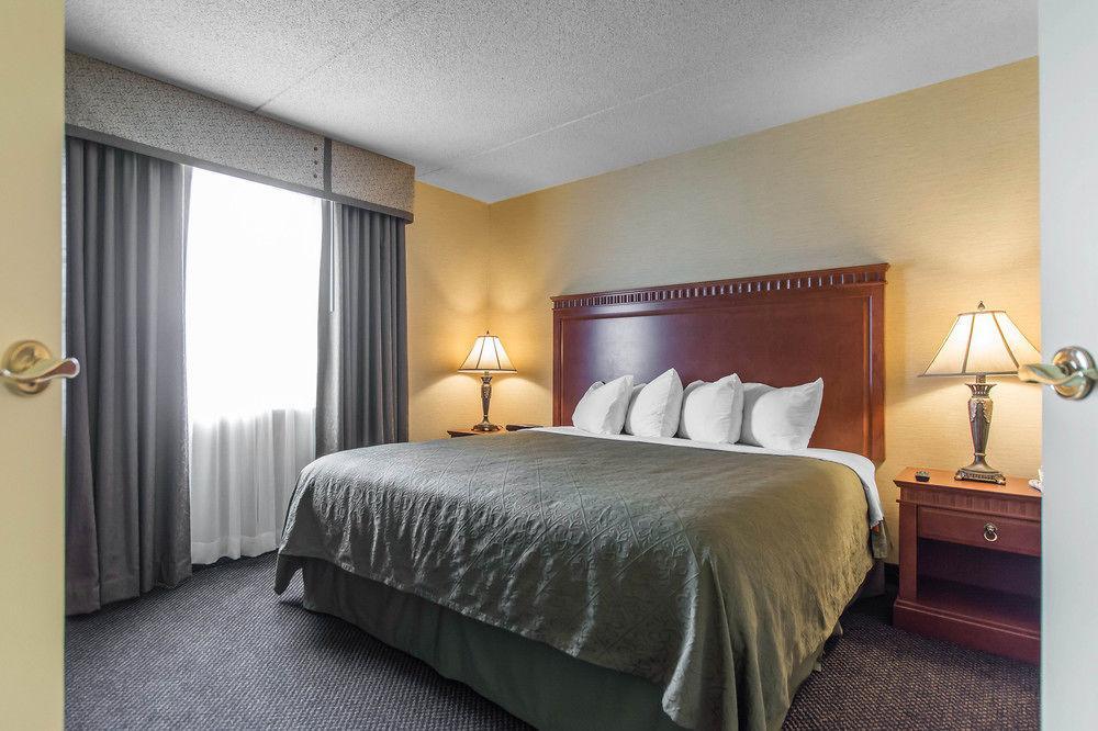 Quality Inn & Suites Bay Front Sault Ste. Marie Bagian luar foto