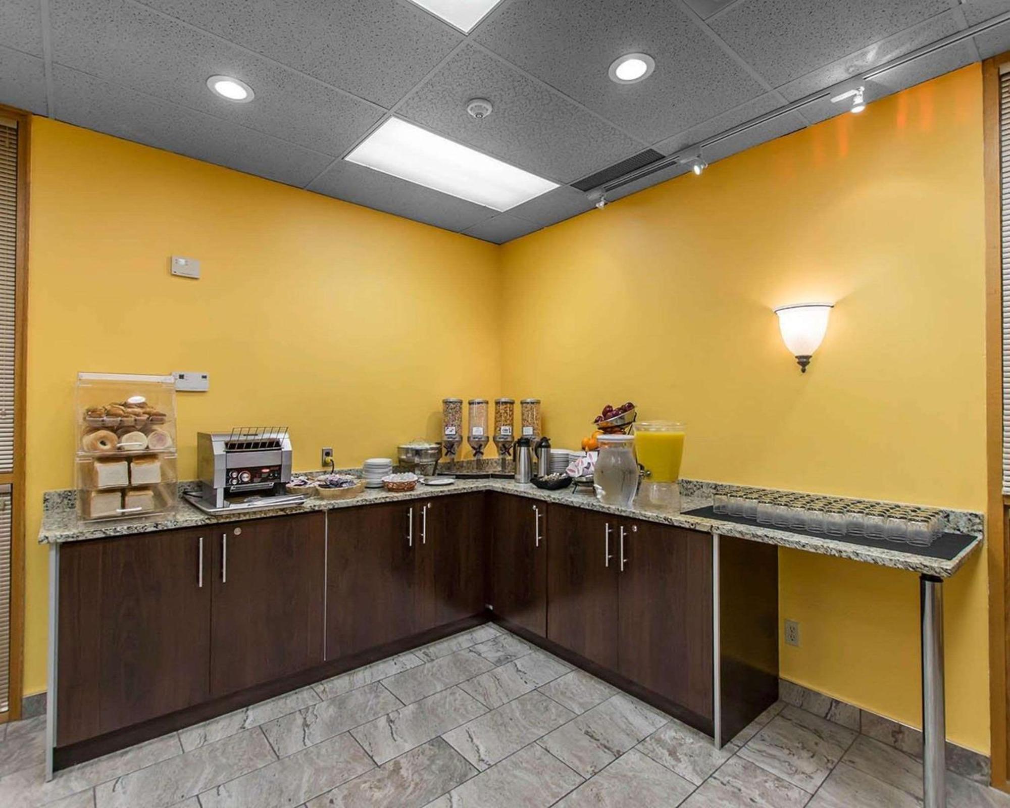 Quality Inn & Suites Bay Front Sault Ste. Marie Bagian luar foto