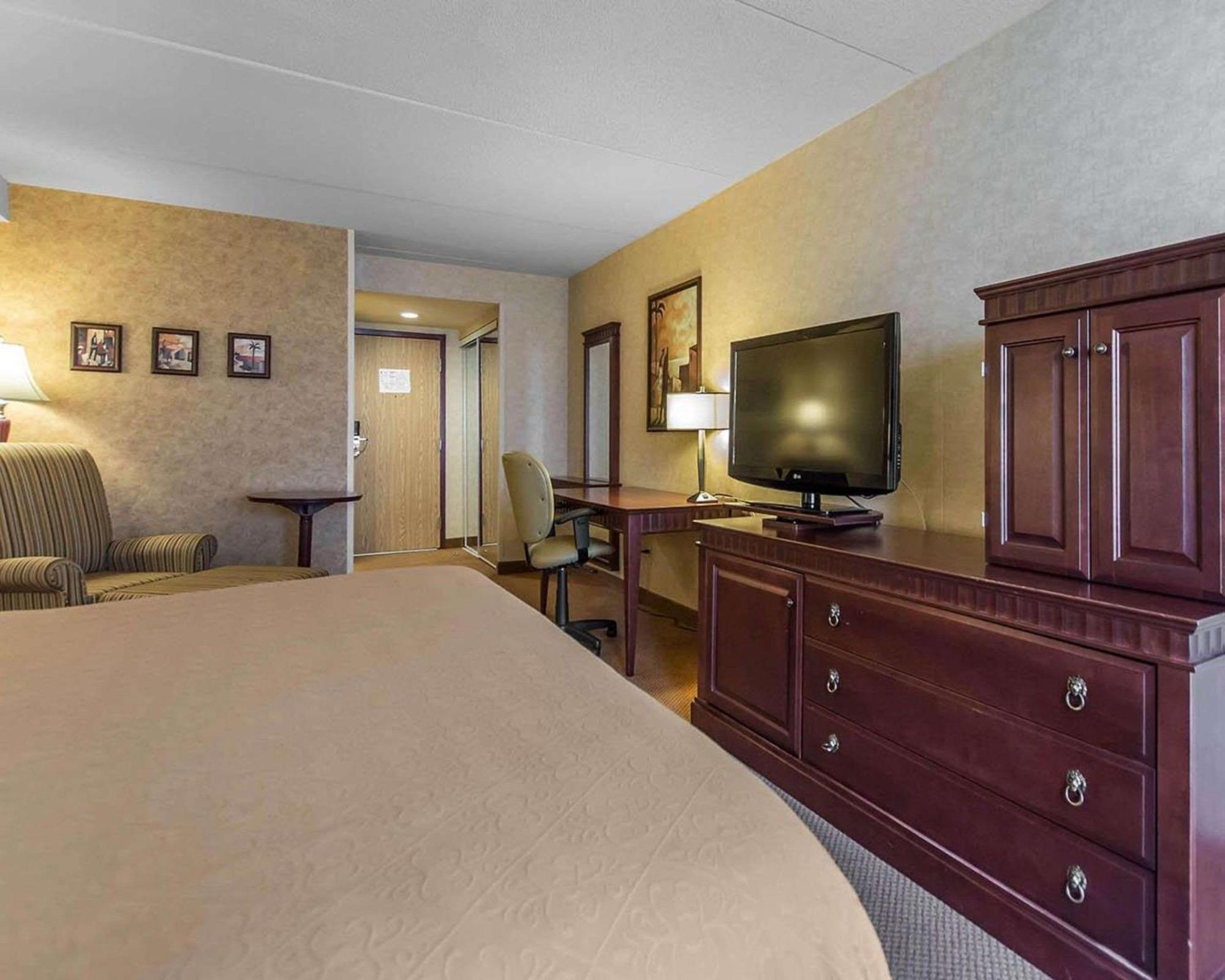 Quality Inn & Suites Bay Front Sault Ste. Marie Bagian luar foto