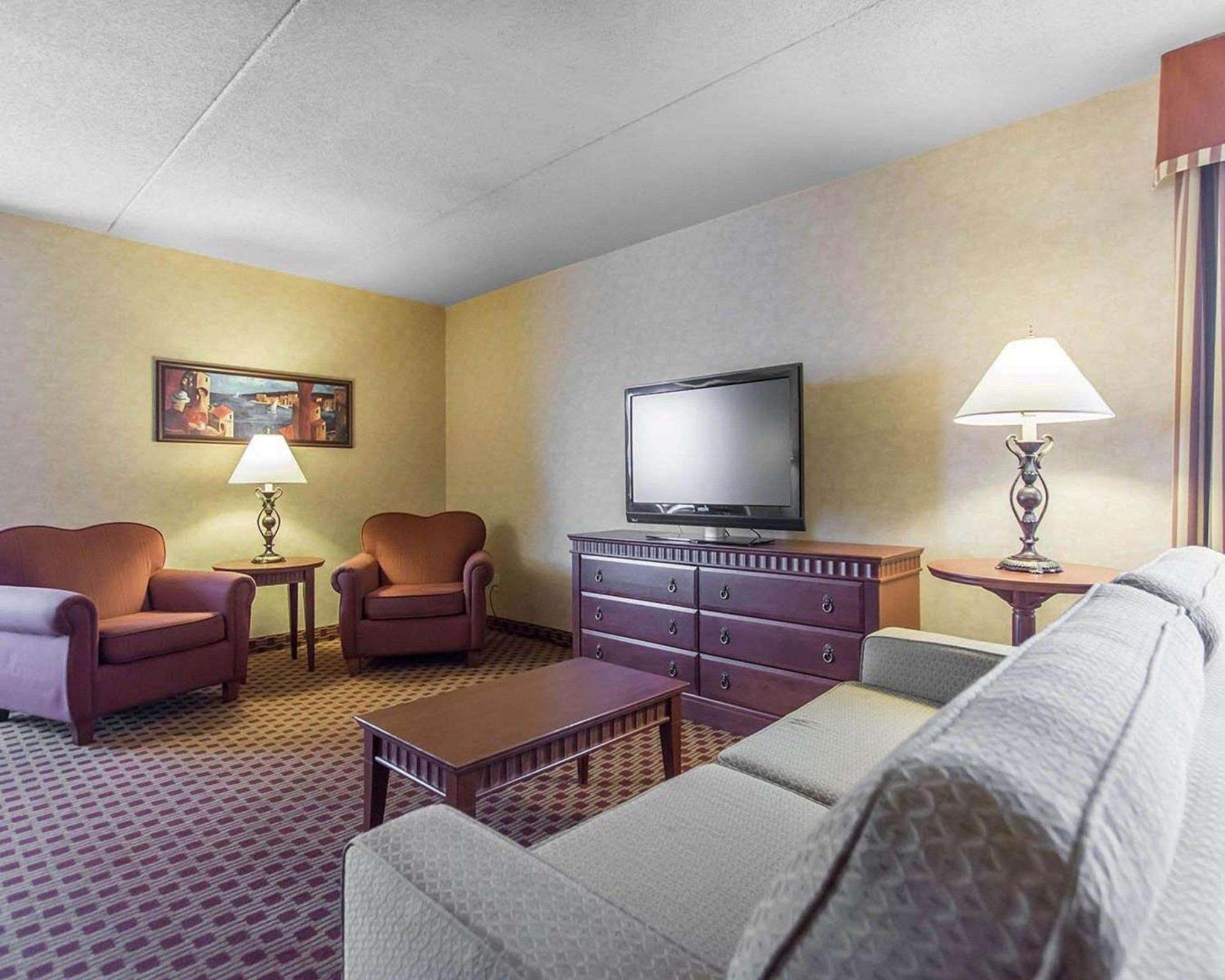 Quality Inn & Suites Bay Front Sault Ste. Marie Bagian luar foto
