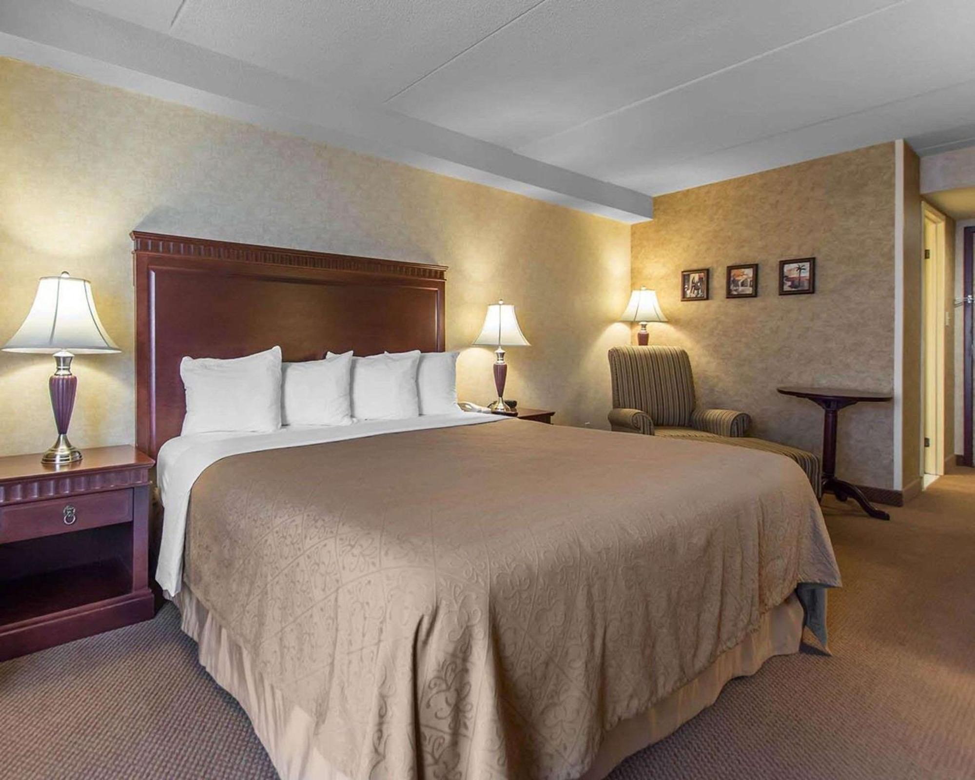 Quality Inn & Suites Bay Front Sault Ste. Marie Bagian luar foto