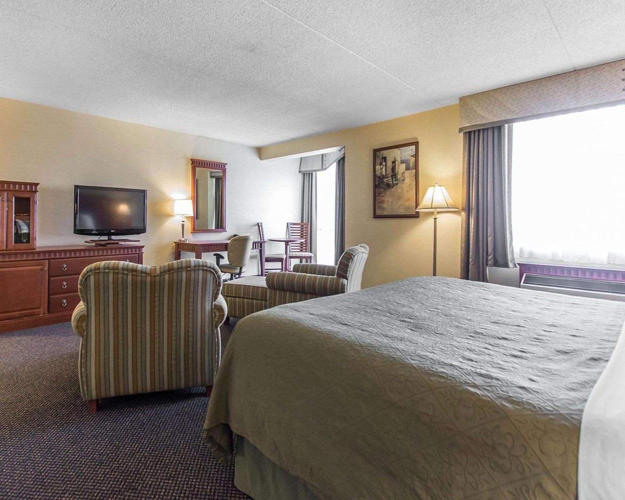 Quality Inn & Suites Bay Front Sault Ste. Marie Bagian luar foto
