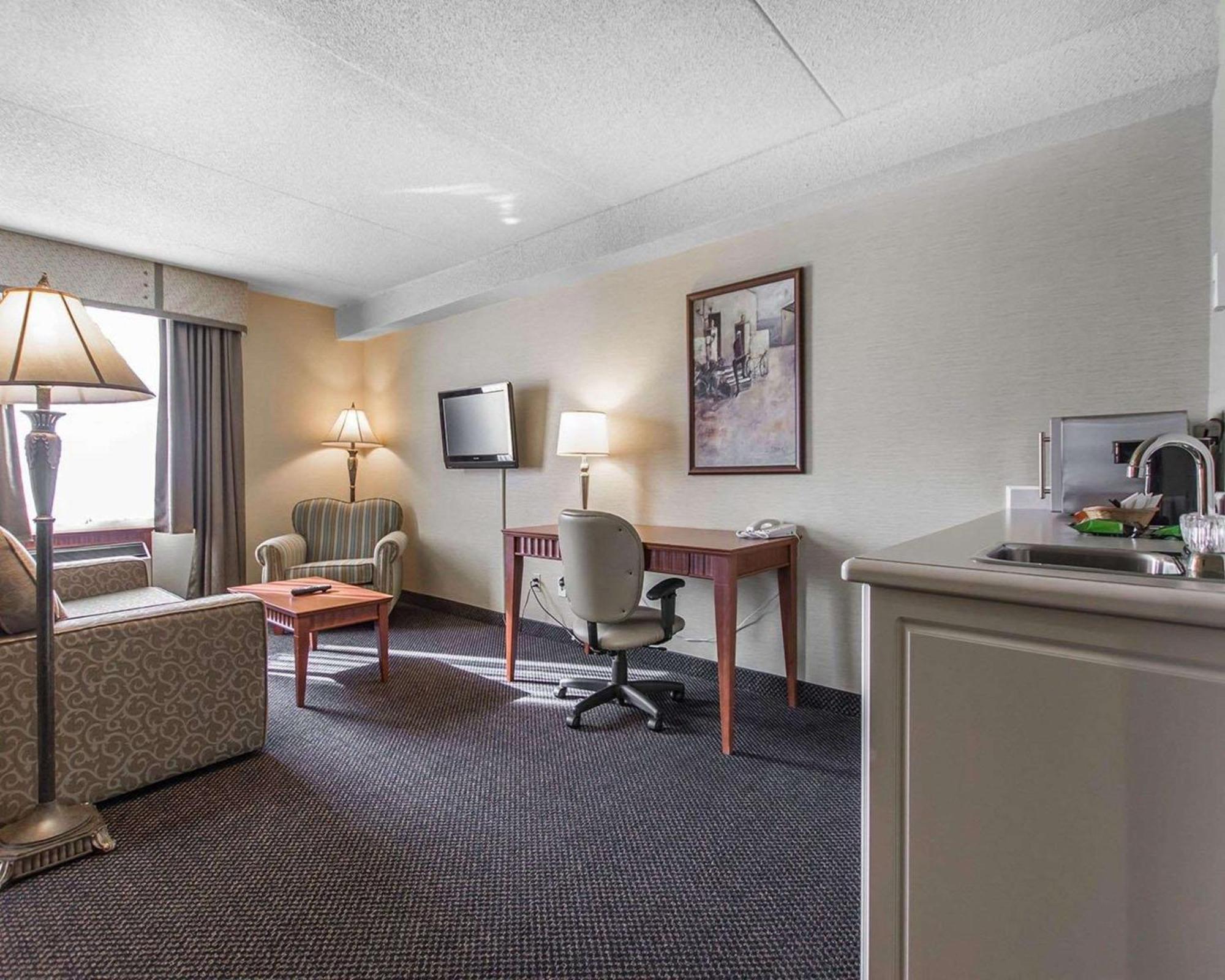 Quality Inn & Suites Bay Front Sault Ste. Marie Bagian luar foto