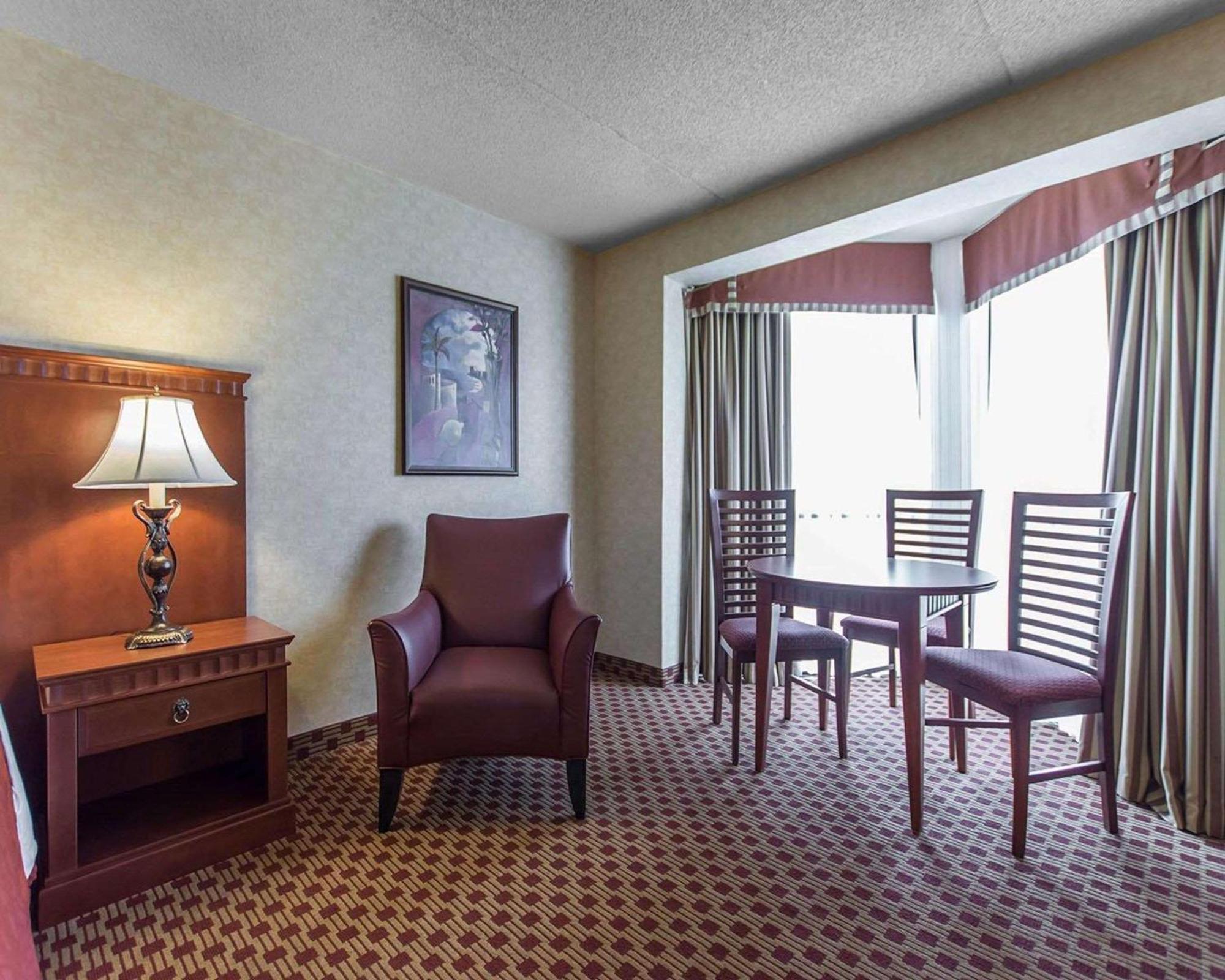 Quality Inn & Suites Bay Front Sault Ste. Marie Bagian luar foto
