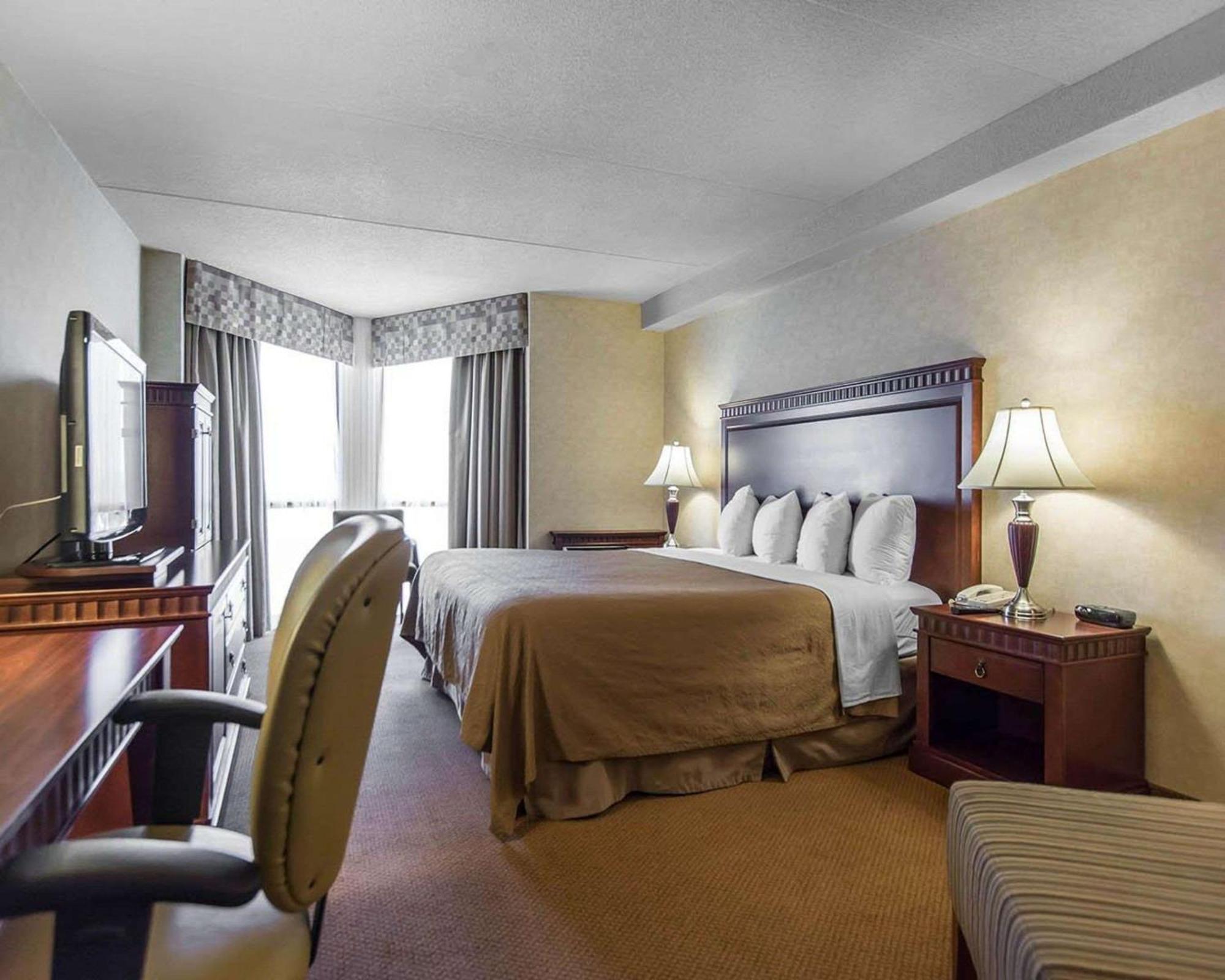 Quality Inn & Suites Bay Front Sault Ste. Marie Bagian luar foto