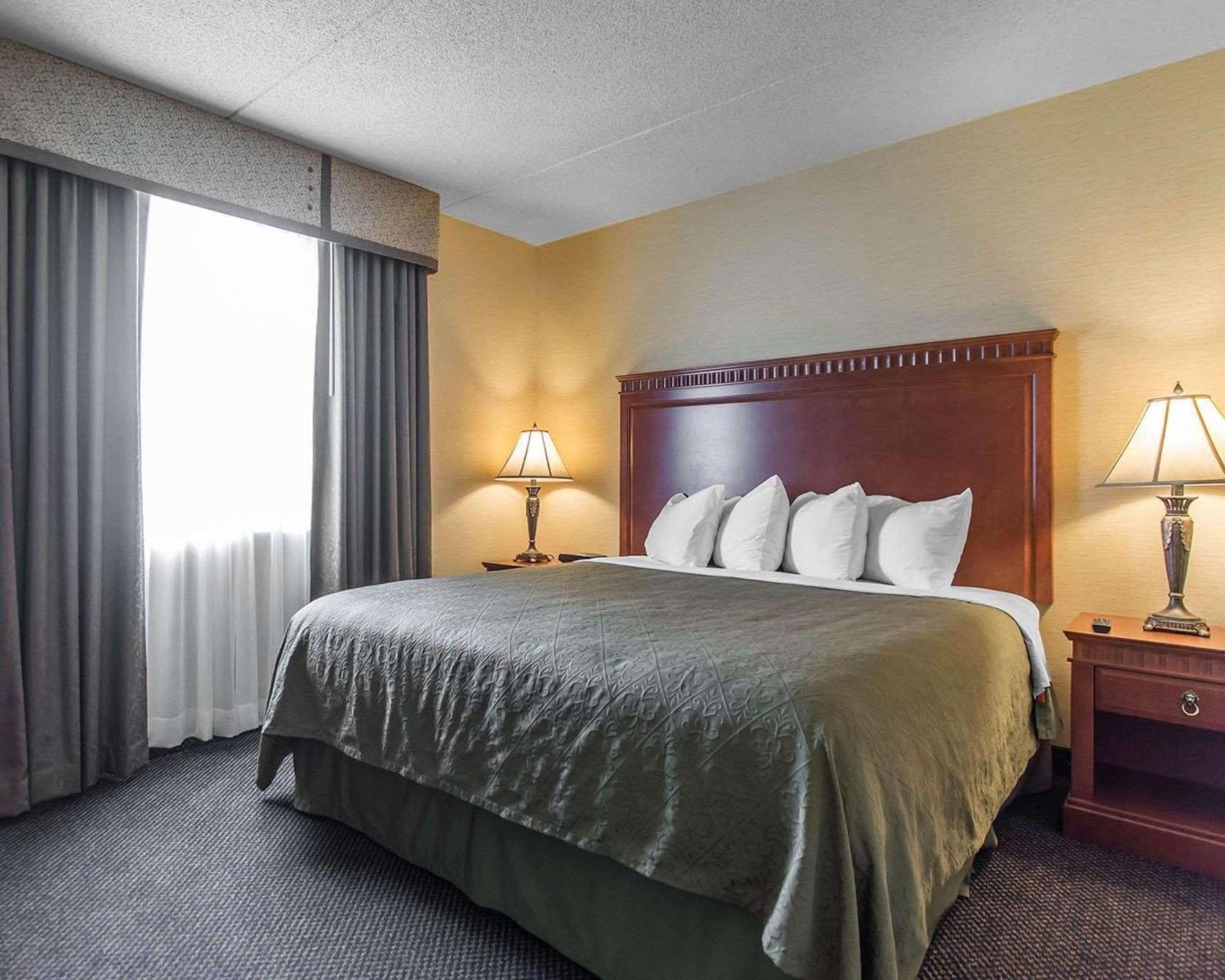 Quality Inn & Suites Bay Front Sault Ste. Marie Bagian luar foto